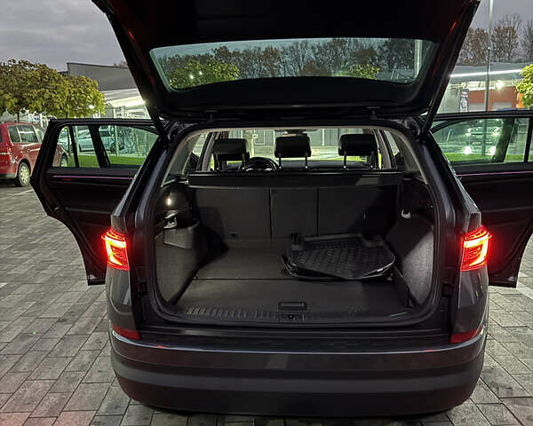 Серый Шкода Kodiaq, объемом двигателя 1.97 л и пробегом 227 тыс. км за 28500 $, фото 50 на Automoto.ua