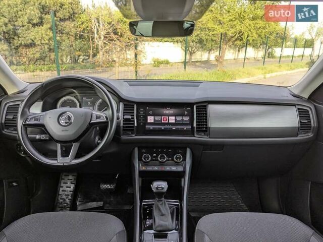Серый Шкода Kodiaq, объемом двигателя 2 л и пробегом 220 тыс. км за 23999 $, фото 1 на Automoto.ua