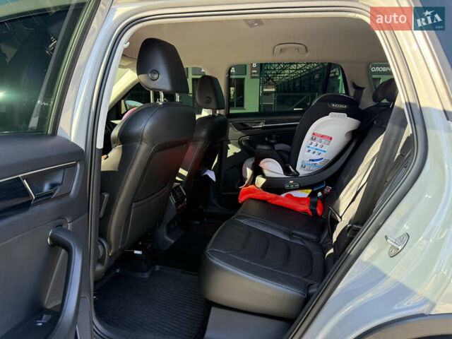 Серый Шкода Kodiaq, объемом двигателя 1.97 л и пробегом 215 тыс. км за 29700 $, фото 22 на Automoto.ua