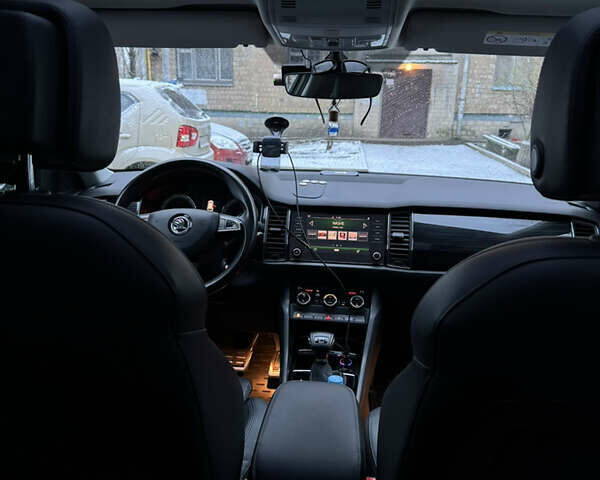 Серый Шкода Kodiaq, объемом двигателя 1.98 л и пробегом 89 тыс. км за 30000 $, фото 8 на Automoto.ua
