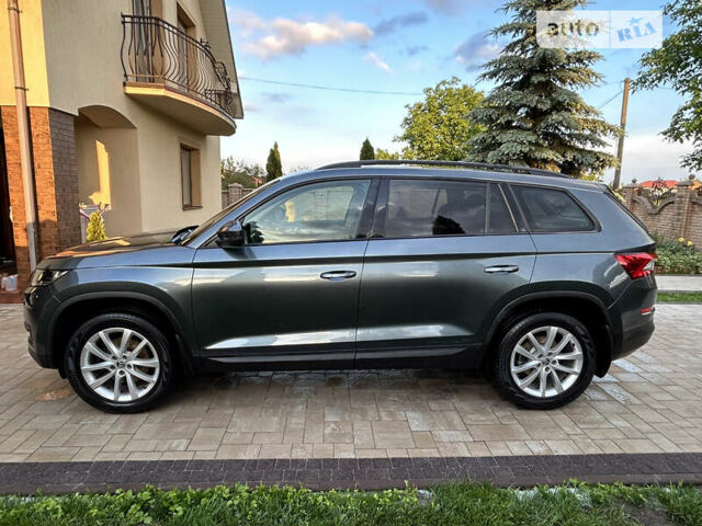 Серый Шкода Kodiaq, объемом двигателя 2 л и пробегом 53 тыс. км за 33800 $, фото 2 на Automoto.ua