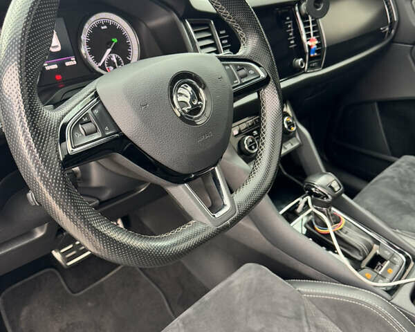 Серый Шкода Kodiaq, объемом двигателя 1.97 л и пробегом 194 тыс. км за 33000 $, фото 2 на Automoto.ua