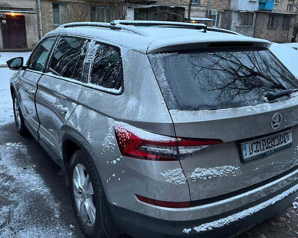 Серый Шкода Kodiaq, объемом двигателя 1.98 л и пробегом 89 тыс. км за 30000 $, фото 2 на Automoto.ua