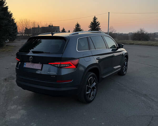 Серый Шкода Kodiaq, объемом двигателя 1.97 л и пробегом 210 тыс. км за 28700 $, фото 4 на Automoto.ua