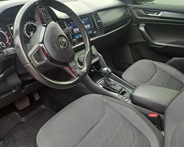 Серый Шкода Kodiaq, объемом двигателя 1.98 л и пробегом 230 тыс. км за 21000 $, фото 9 на Automoto.ua