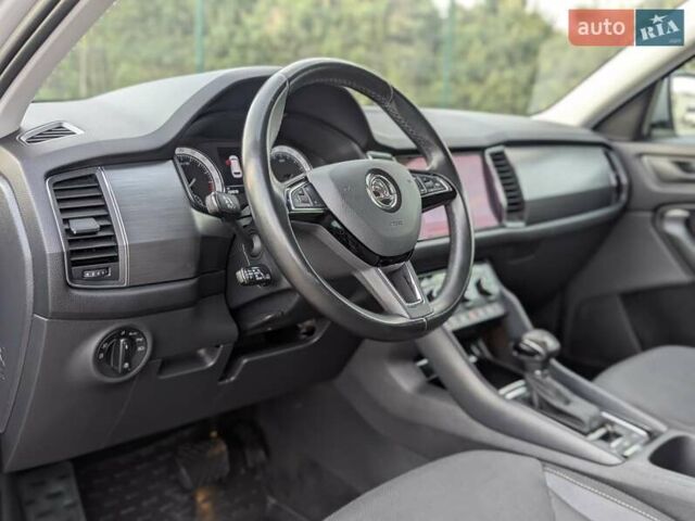 Серый Шкода Kodiaq, объемом двигателя 2 л и пробегом 220 тыс. км за 23999 $, фото 23 на Automoto.ua