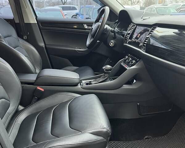 Серый Шкода Kodiaq, объемом двигателя 1.98 л и пробегом 86 тыс. км за 26910 $, фото 15 на Automoto.ua
