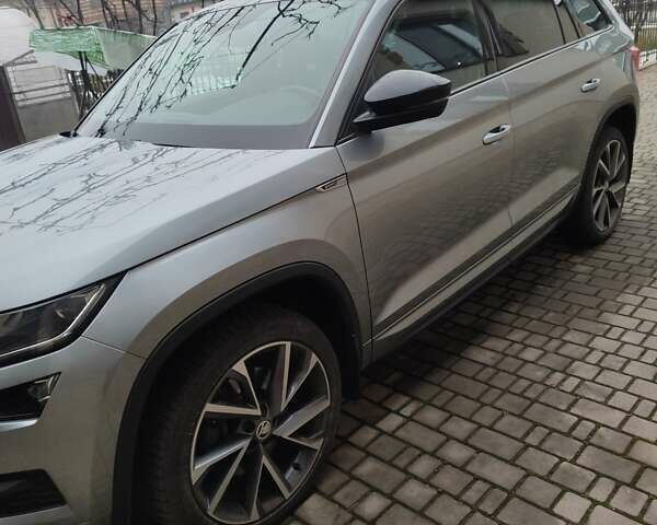 Серый Шкода Kodiaq, объемом двигателя 1.97 л и пробегом 243 тыс. км за 28700 $, фото 4 на Automoto.ua