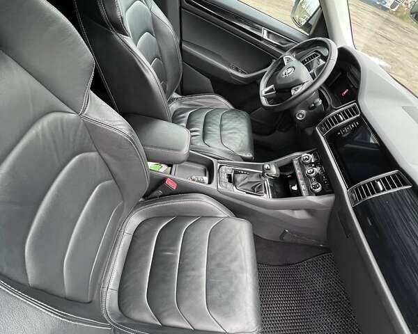 Серый Шкода Kodiaq, объемом двигателя 1.97 л и пробегом 283 тыс. км за 28200 $, фото 11 на Automoto.ua