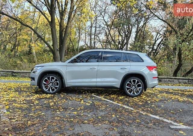 Серый Шкода Kodiaq, объемом двигателя 1.97 л и пробегом 222 тыс. км за 35700 $, фото 4 на Automoto.ua