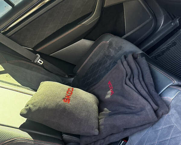 Сірий Шкода Kodiaq, об'ємом двигуна 1.97 л та пробігом 200 тис. км за 35700 $, фото 8 на Automoto.ua