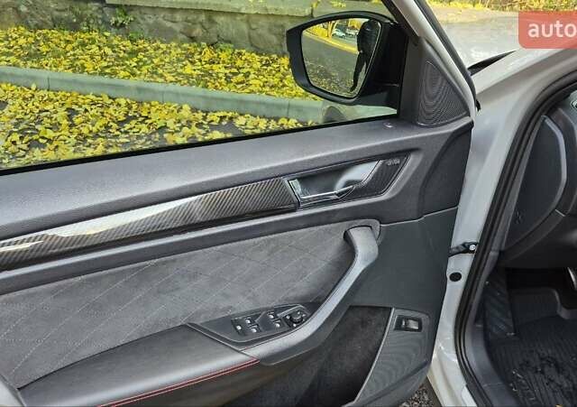 Серый Шкода Kodiaq, объемом двигателя 1.97 л и пробегом 222 тыс. км за 35700 $, фото 13 на Automoto.ua