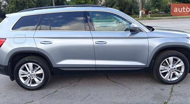 Серый Шкода Kodiaq, объемом двигателя 1.97 л и пробегом 218 тыс. км за 28500 $, фото 2 на Automoto.ua