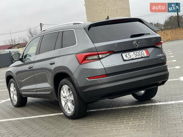 Серый Шкода Kodiaq, объемом двигателя 1.97 л и пробегом 227 тыс. км за 23999 $, фото 6 на Automoto.ua