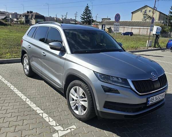Серый Шкода Kodiaq, объемом двигателя 1.97 л и пробегом 348 тыс. км за 25500 $, фото 4 на Automoto.ua