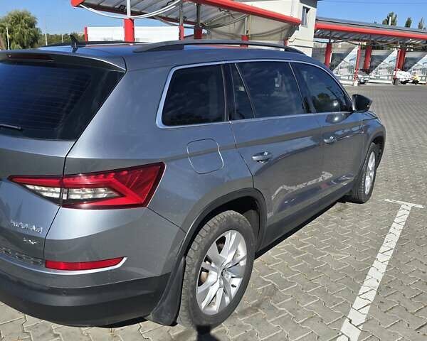Серый Шкода Kodiaq, объемом двигателя 1.97 л и пробегом 348 тыс. км за 25500 $, фото 5 на Automoto.ua