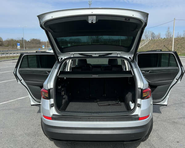 Серый Шкода Kodiaq, объемом двигателя 1.97 л и пробегом 157 тыс. км за 35000 $, фото 55 на Automoto.ua