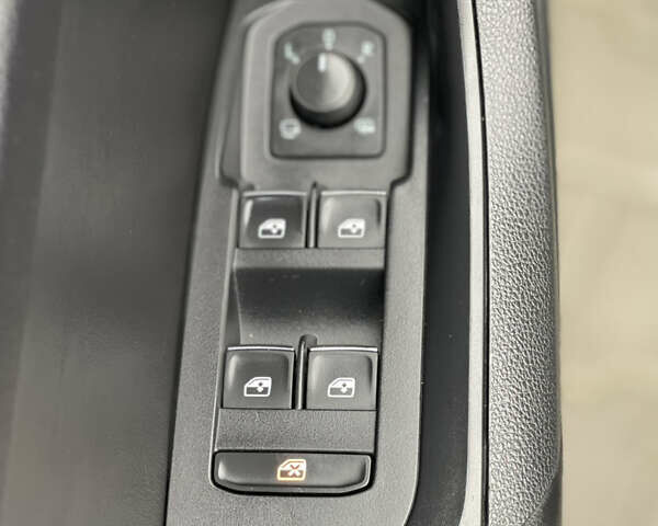 Серый Шкода Kodiaq, объемом двигателя 1.97 л и пробегом 227 тыс. км за 23999 $, фото 22 на Automoto.ua