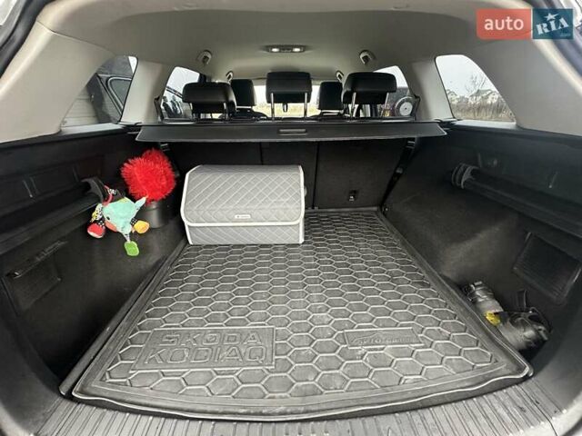 Серый Шкода Kodiaq, объемом двигателя 1.97 л и пробегом 212 тыс. км за 27500 $, фото 13 на Automoto.ua