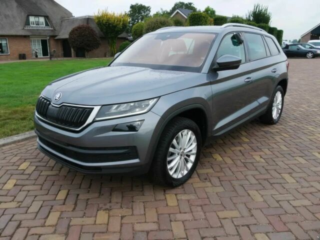 Сірий Шкода Kodiaq, об'ємом двигуна 2 л та пробігом 39 тис. км за 7800 $, фото 2 на Automoto.ua