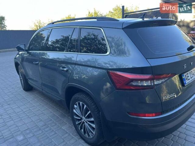 Серый Шкода Kodiaq, объемом двигателя 1.97 л и пробегом 96 тыс. км за 28800 $, фото 2 на Automoto.ua