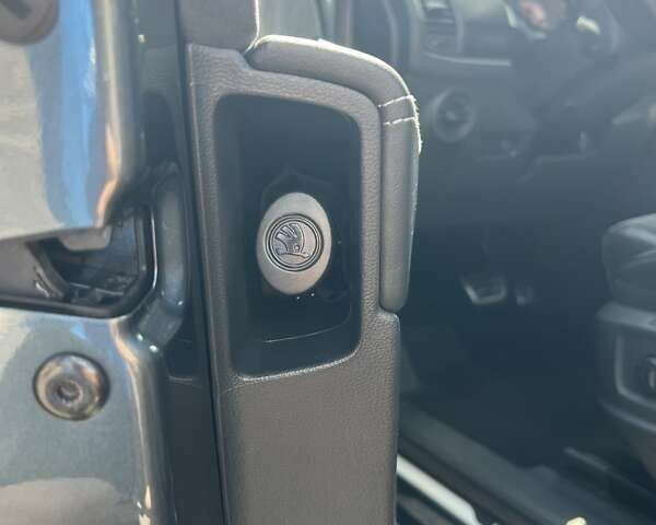 Серый Шкода Kodiaq, объемом двигателя 1.97 л и пробегом 170 тыс. км за 29000 $, фото 2 на Automoto.ua