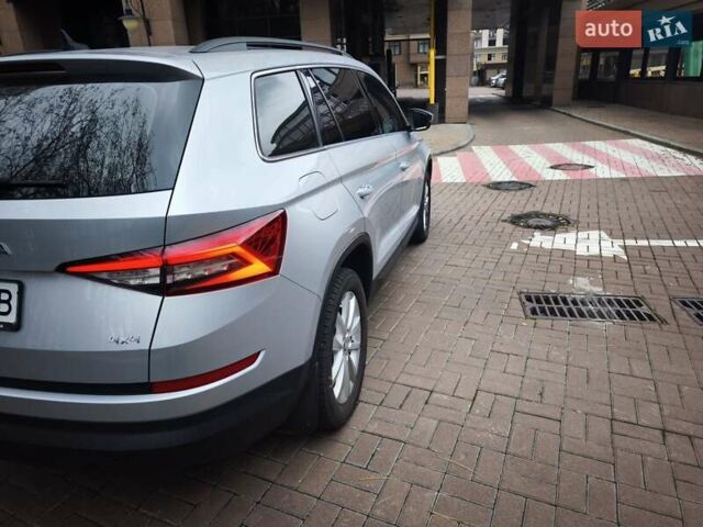 Серый Шкода Kodiaq, объемом двигателя 1.98 л и пробегом 129 тыс. км за 28500 $, фото 4 на Automoto.ua