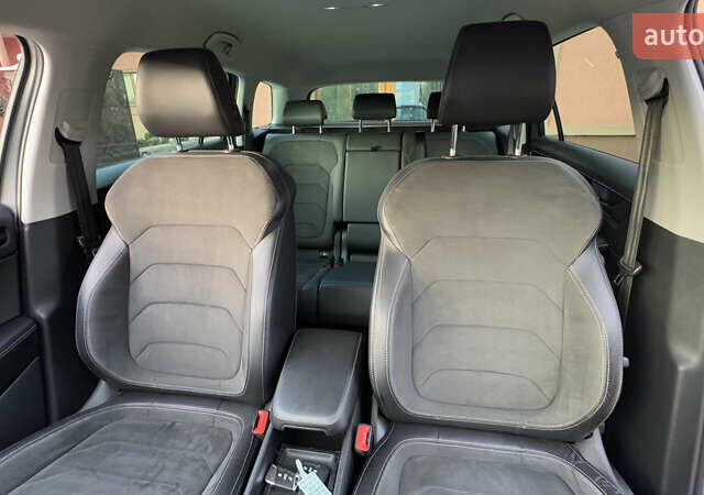 Серый Шкода Kodiaq, объемом двигателя 1.97 л и пробегом 160 тыс. км за 30474 $, фото 119 на Automoto.ua