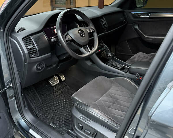 Сірий Шкода Kodiaq, об'ємом двигуна 1.97 л та пробігом 150 тис. км за 35350 $, фото 16 на Automoto.ua