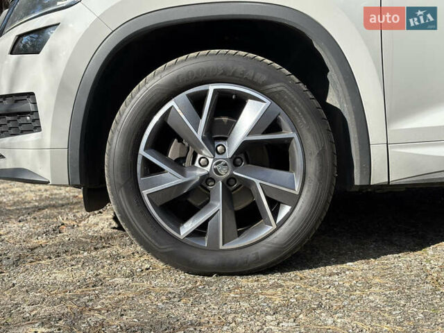 Шкода Kodiaq 2020 у Києві на Automoto.ua Сірий Шкода Kodiaq, об'ємом двигуна 2 л та пробігом 255 тис. км за 25999 $, фото 3 на Automoto.ua