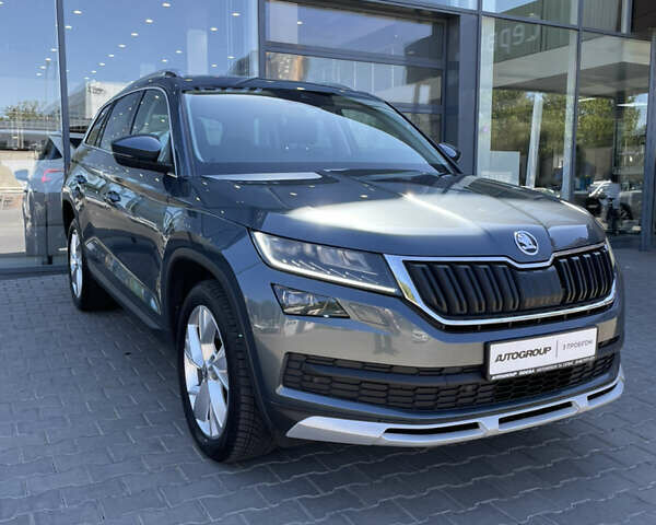 Серый Шкода Kodiaq, объемом двигателя 1.97 л и пробегом 222 тыс. км за 28000 $, фото 5 на Automoto.ua