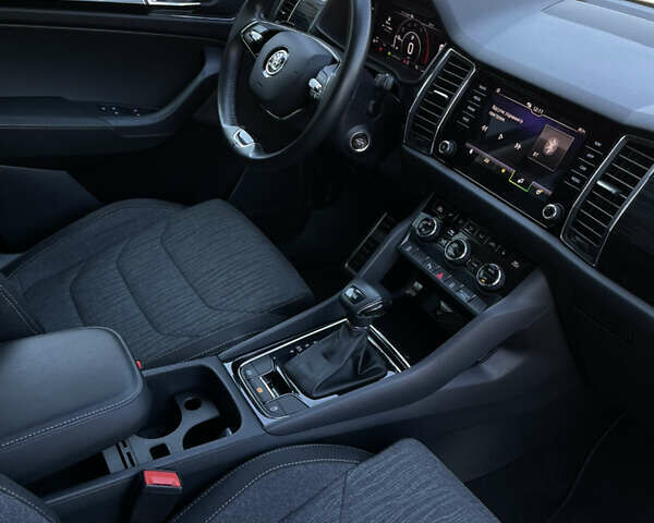 Серый Шкода Kodiaq, объемом двигателя 1.97 л и пробегом 222 тыс. км за 28000 $, фото 25 на Automoto.ua