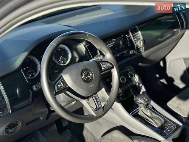 Серый Шкода Kodiaq, объемом двигателя 1.97 л и пробегом 93 тыс. км за 31387 $, фото 6 на Automoto.ua