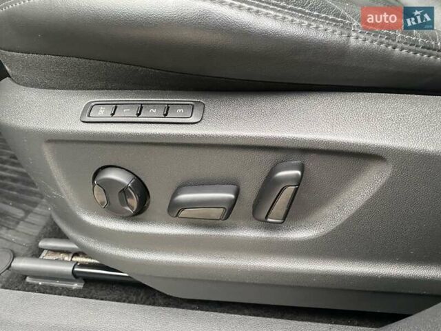 Серый Шкода Kodiaq, объемом двигателя 2 л и пробегом 208 тыс. км за 30300 $, фото 2 на Automoto.ua