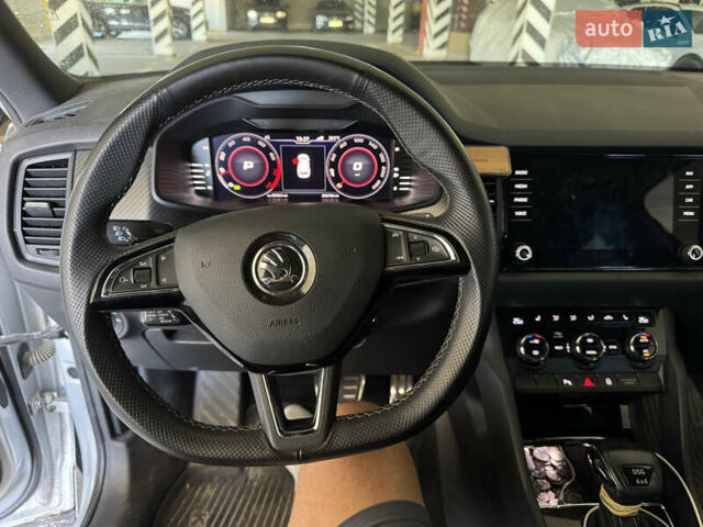 Серый Шкода Kodiaq, объемом двигателя 1.98 л и пробегом 208 тыс. км за 28500 $, фото 1 на Automoto.ua