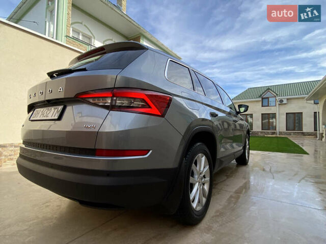 Серый Шкода Kodiaq, объемом двигателя 1.98 л и пробегом 209 тыс. км за 25200 $, фото 4 на Automoto.ua