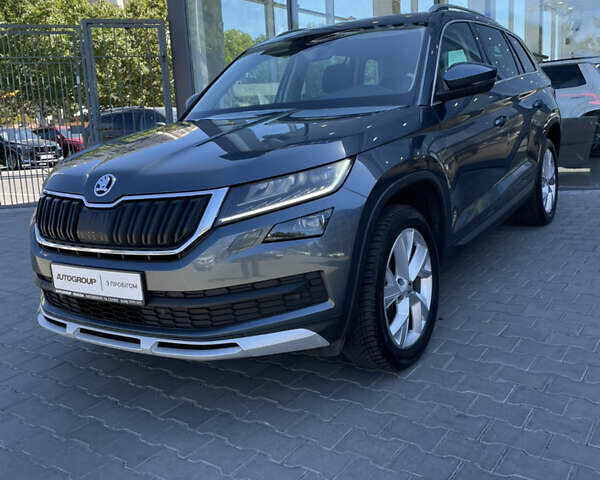 Серый Шкода Kodiaq, объемом двигателя 1.97 л и пробегом 222 тыс. км за 28000 $, фото 2 на Automoto.ua