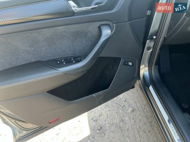 Серый Шкода Kodiaq, объемом двигателя 1.97 л и пробегом 218 тыс. км за 32900 $, фото 10 на Automoto.ua