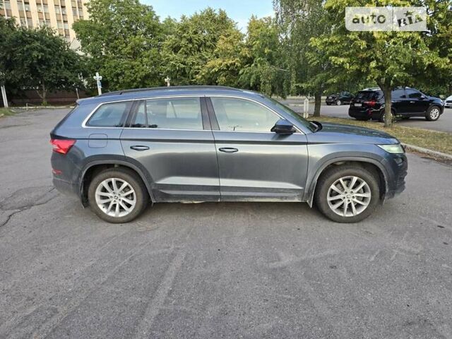 Серый Шкода Kodiaq, объемом двигателя 1.98 л и пробегом 312 тыс. км за 22500 $, фото 2 на Automoto.ua