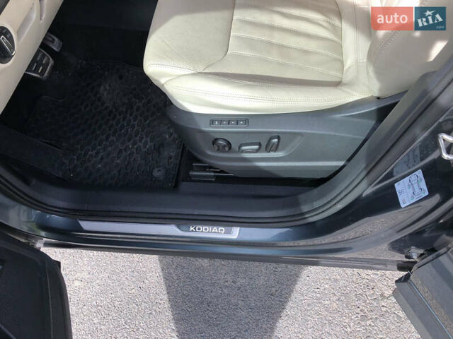 Серый Шкода Kodiaq, объемом двигателя 1.97 л и пробегом 225 тыс. км за 33500 $, фото 53 на Automoto.ua