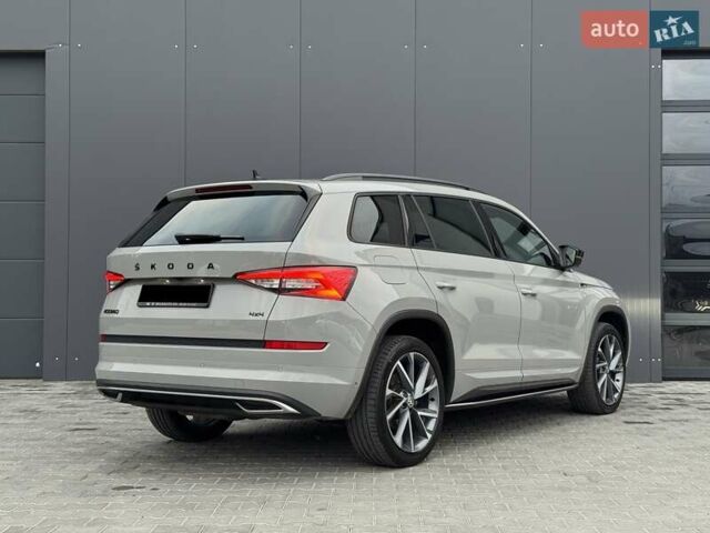 Шкода Kodiaq 2020 в Луцке на Automoto.ua Серый Шкода Kodiaq, объемом двигателя 1.97 л и пробегом 175 тыс. км за 37107 $, фото 4 на Automoto.ua