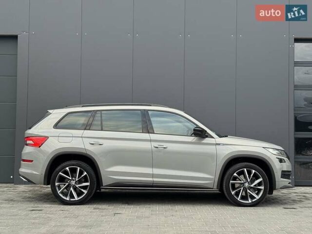 Шкода Kodiaq 2020 в Луцке на Automoto.ua Серый Шкода Kodiaq, объемом двигателя 1.97 л и пробегом 175 тыс. км за 37107 $, фото 5 на Automoto.ua
