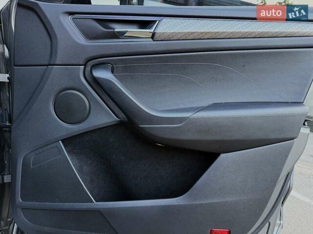 Серый Шкода Kodiaq, объемом двигателя 1.98 л и пробегом 36 тыс. км за 32999 $, фото 30 на Automoto.ua