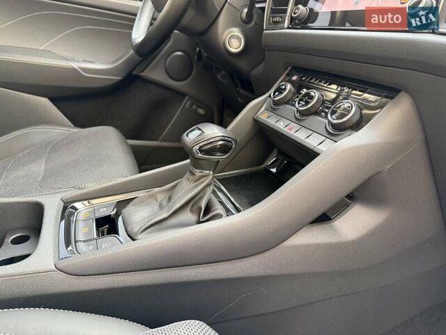 Серый Шкода Kodiaq, объемом двигателя 2 л и пробегом 107 тыс. км за 34600 $, фото 94 на Automoto.ua