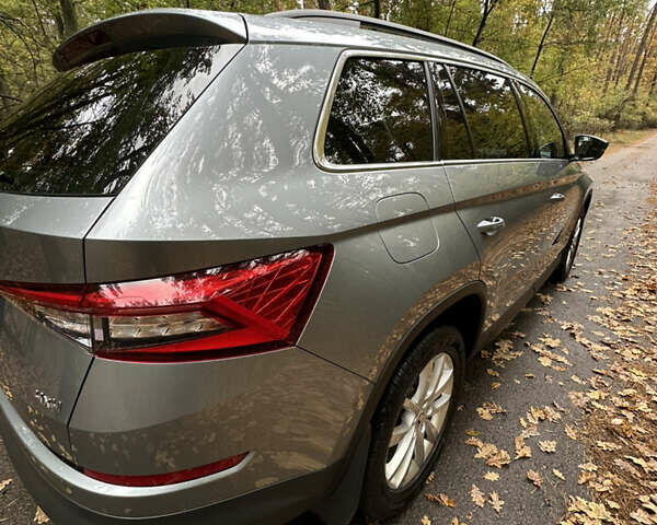 Серый Шкода Kodiaq, объемом двигателя 1.97 л и пробегом 82 тыс. км за 35250 $, фото 11 на Automoto.ua