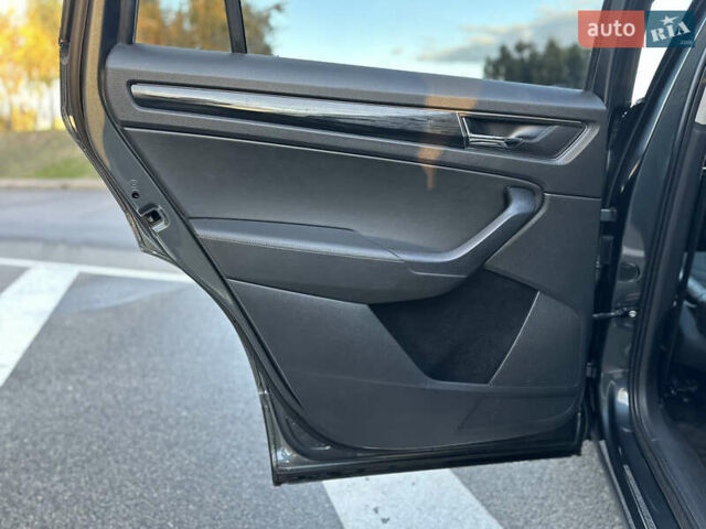 Сірий Шкода Kodiaq, об'ємом двигуна 1.97 л та пробігом 248 тис. км за 27499 $, фото 23 на Automoto.ua