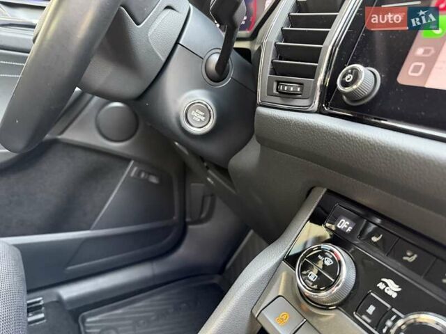 Серый Шкода Kodiaq, объемом двигателя 2 л и пробегом 107 тыс. км за 34600 $, фото 97 на Automoto.ua
