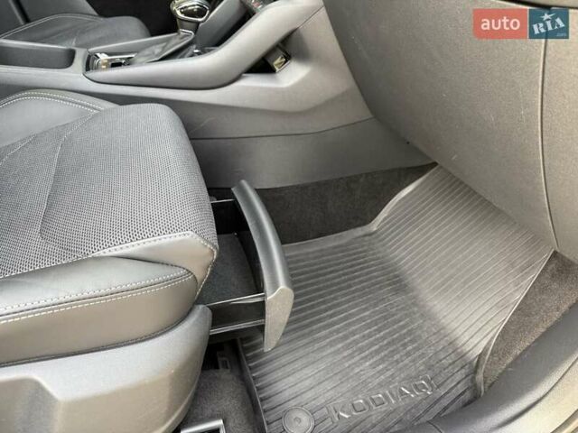Серый Шкода Kodiaq, объемом двигателя 2 л и пробегом 107 тыс. км за 34600 $, фото 98 на Automoto.ua