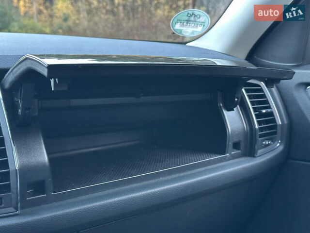 Серый Шкода Kodiaq, объемом двигателя 2 л и пробегом 181 тыс. км за 35399 $, фото 134 на Automoto.ua