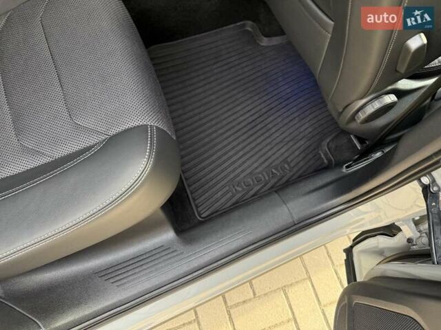 Серый Шкода Kodiaq, объемом двигателя 2 л и пробегом 107 тыс. км за 34600 $, фото 83 на Automoto.ua